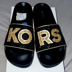 MICHAEL Michael Kors Gilmore Slide Sandals in Black/Gold